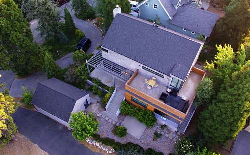 tree house surrounded by trees lake arrowhead